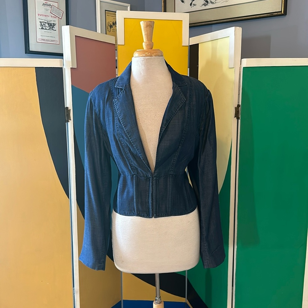 NWT “Gabrielle Union” fitted denim jacket